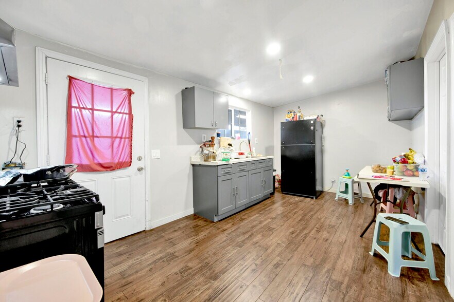 More Photos Of 11316-11318 S Vermont Ave, Los Angeles Storefront For Sale