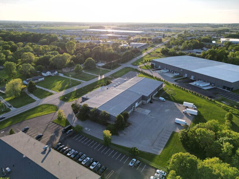 More Photos Of 7858 Industrial Pky, Plain City Warehouse For Lease