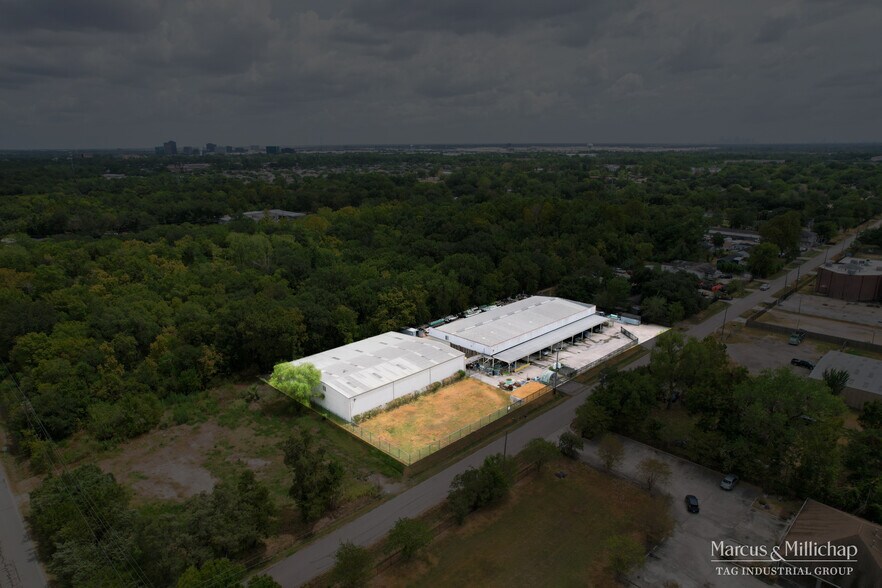 More Photos Of 11918 Adel Rd, Houston Warehouse For Lease