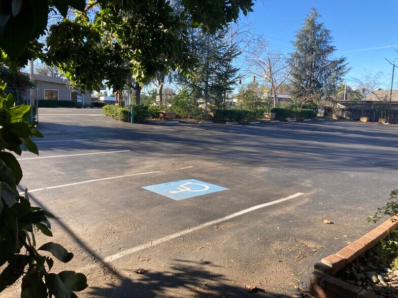 More Photos Of 870 Hartnell Ave, Redding Garden Center For Sale