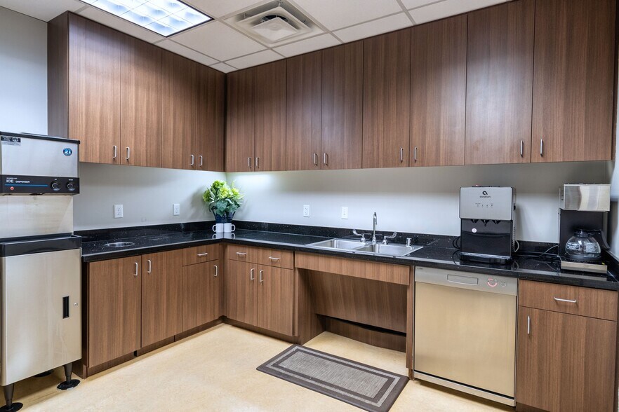 More Photos Of 13465 Midway Rd, Farmers Branch Coworking Space