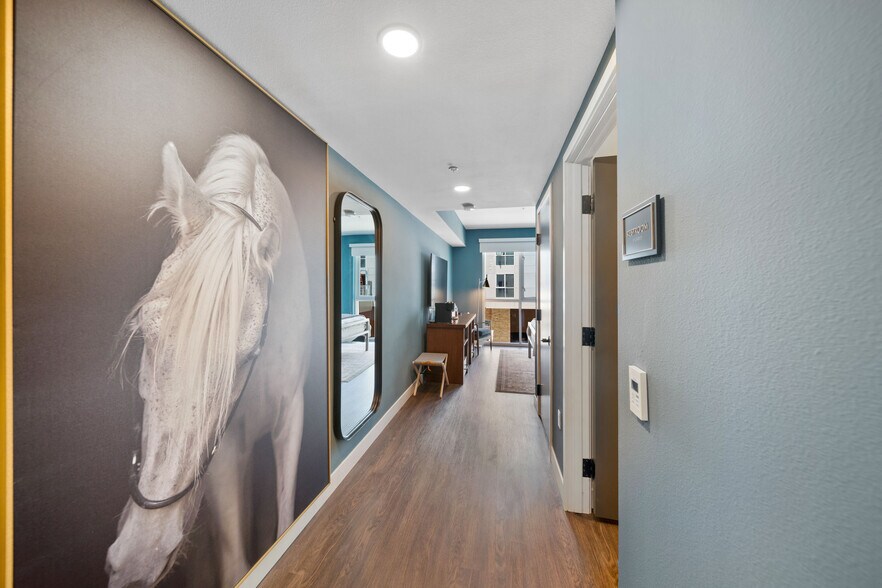 More Photos Of 585 Anton Blvd, Costa Mesa Apartments For Lease