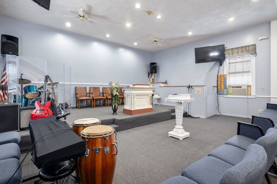 More Photos Of 1 C St, Framingham Religious Facility For Sale