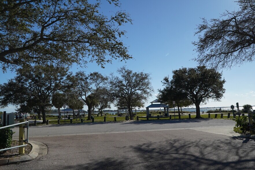 More Photos Of 5850 W Cypress St, Tampa Office For Lease