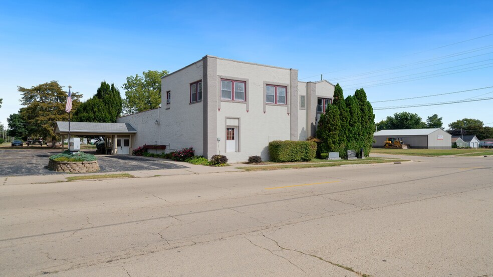 More Photos Of 110 E Dixon St, Polo Specialty For Sale