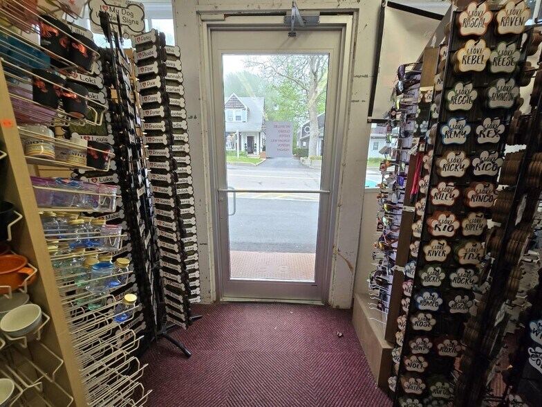 More Photos Of 631 Main St, Chatham Storefront For Lease