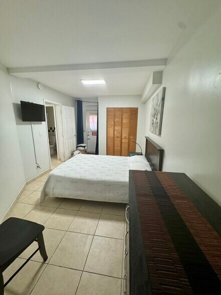 More Photos Of 300 Georgia St, Hollywood Apartments For Sale