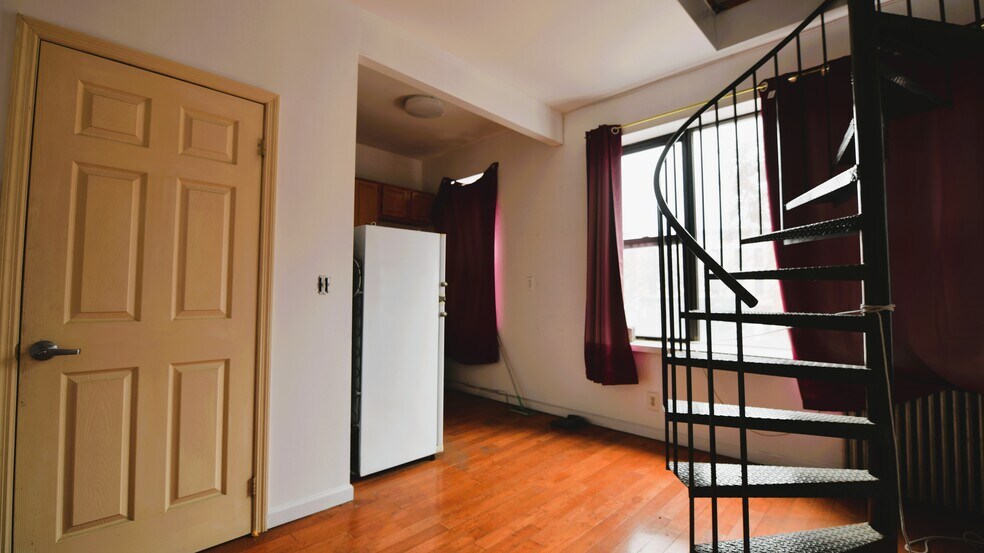 More Photos Of 5909 71st Ave, Ridgewood Restaurant For Sale