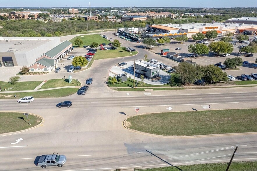 More Photos Of 330 NW John Jones Dr, Burleson Fast Food For Lease