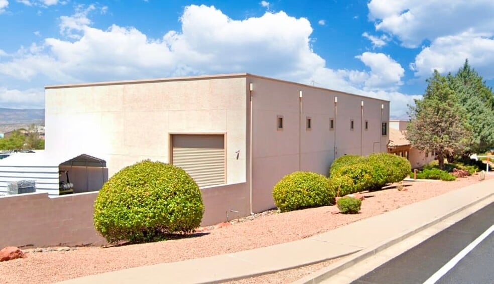 More Photos Of 500 S Willard St, Cottonwood Distribution For Lease