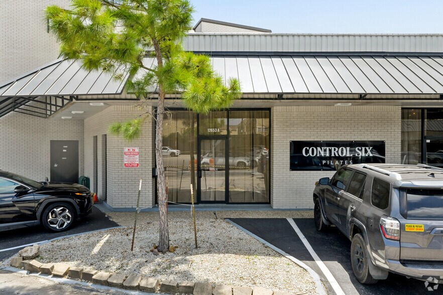 More Photos Of 12649 Memorial Dr, Houston Storefront Retail Office For Lease