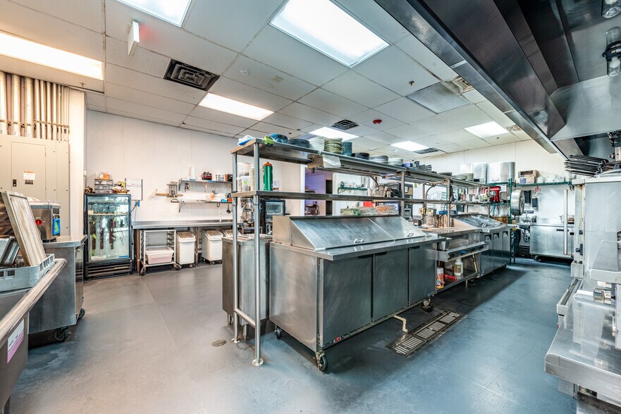 More Photos Of 4757 The Grove Dr, Windermere General Retail For Sale