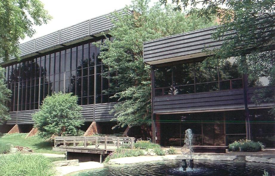 More Photos Of 11475-11477 Olde Cabin Rd, Creve Coeur Office For Lease