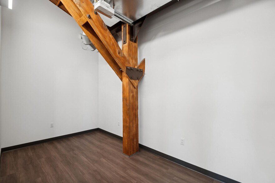 More Photos Of 1000 Calcot Pl, Oakland Warehouse For Lease