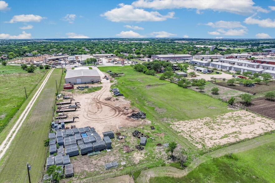 More Photos Of 1251 Bunton Creek Rd, Kyle Warehouse For Lease