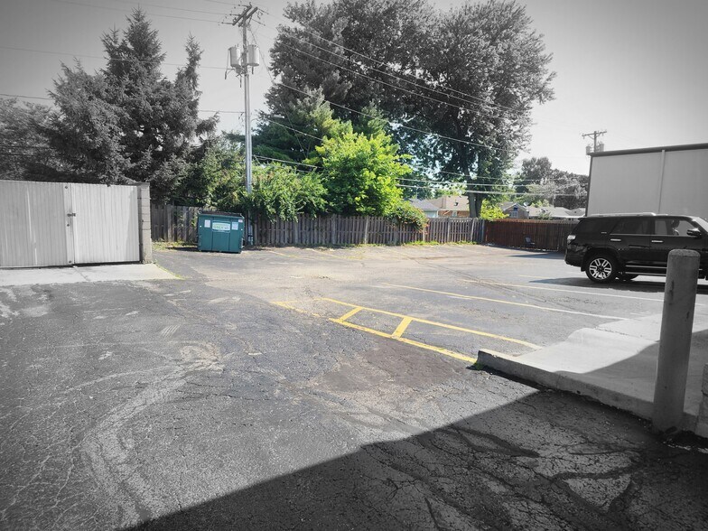 More Photos Of 965-975 W Main St, Tipp City General Retail For Sale