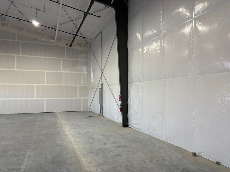 More Photos Of 6509 W. Rio Grande, Kennewick Showroom For Lease