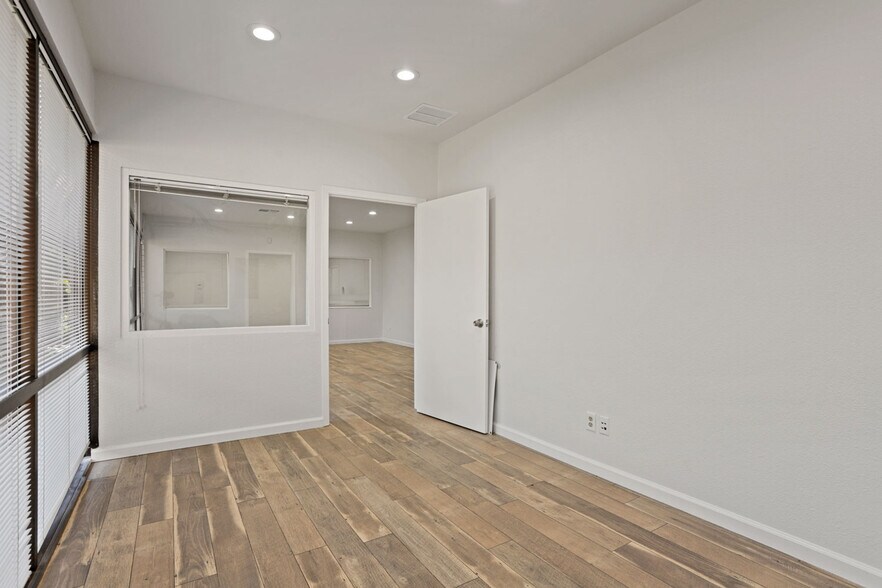 More Photos Of 5637 N Pershing Ave, Stockton Medical For Lease