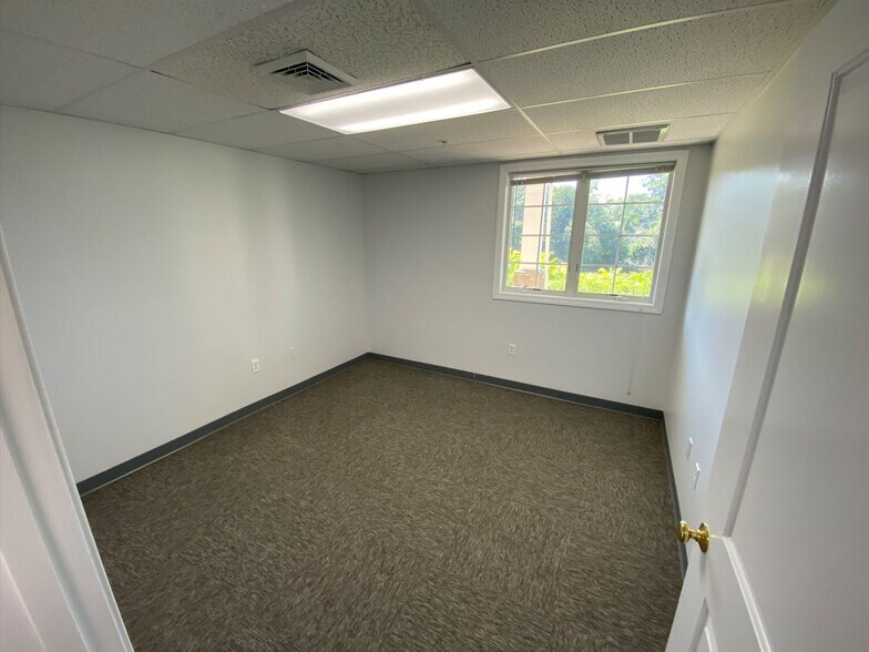More Photos Of 19 Bridge St, Kittery Coworking Space