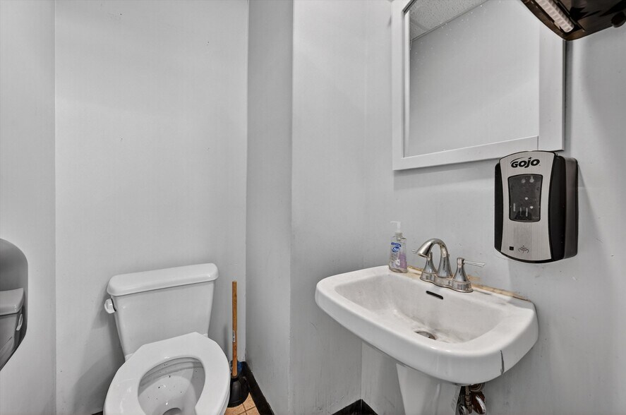 More Photos Of 330 Stage Rd, Monroe Auto Dealership For Lease