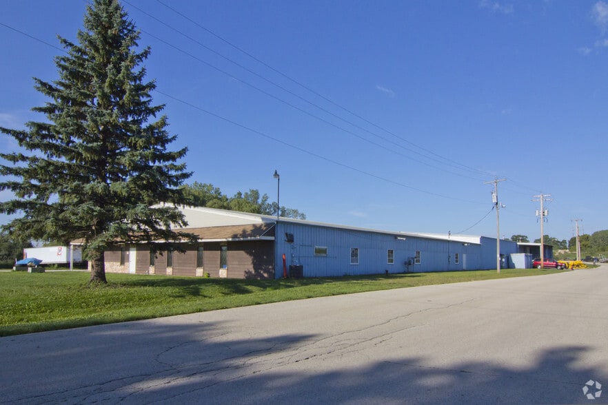 More Photos Of W292S4325 Hillside Dr, Waukesha Manufacturing For Sale
