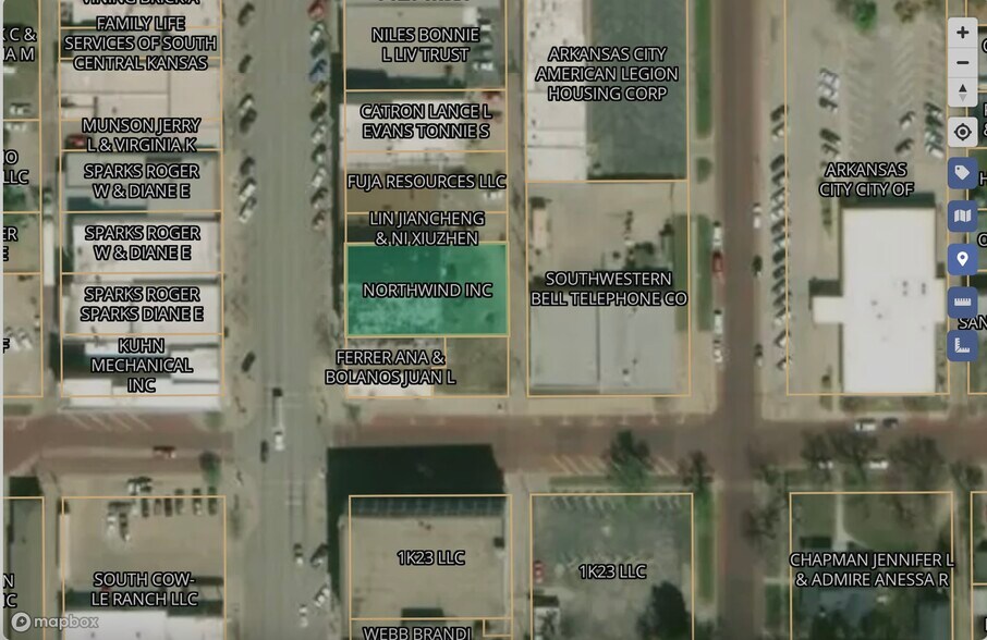 More Photos Of 318 S Summit St, Arkansas City Storefront Retail Office For Sale