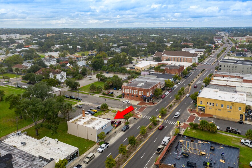 More Photos Of 1642 N Main St, Jacksonville General Retail For Sale