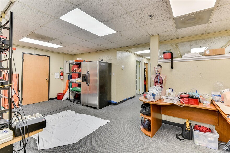 More Photos Of 1089 Augusta Rd, Warrenville Office For Sale