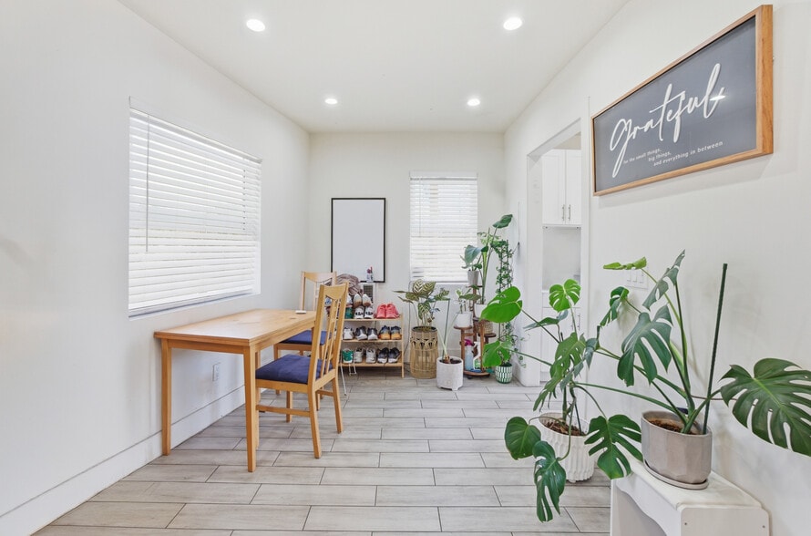 More Photos Of 8317 Whittier Blvd, Pico Rivera Storefront Retail Residential For Sale