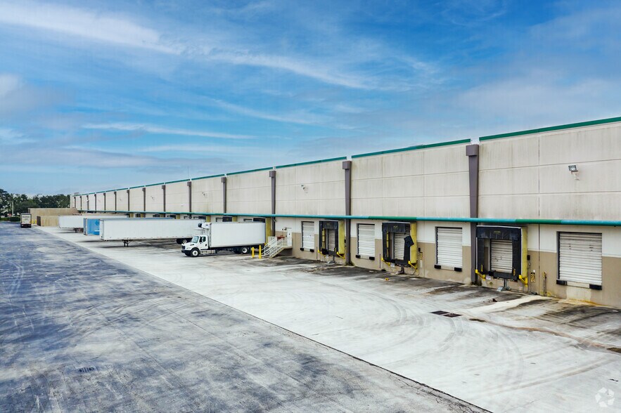 More Photos Of 13900 NW 2nd St, Sunrise Warehouse For Lease