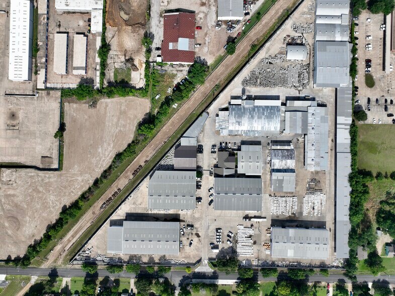 More Photos Of 301 Pleasant Dr, Dallas Warehouse For Lease