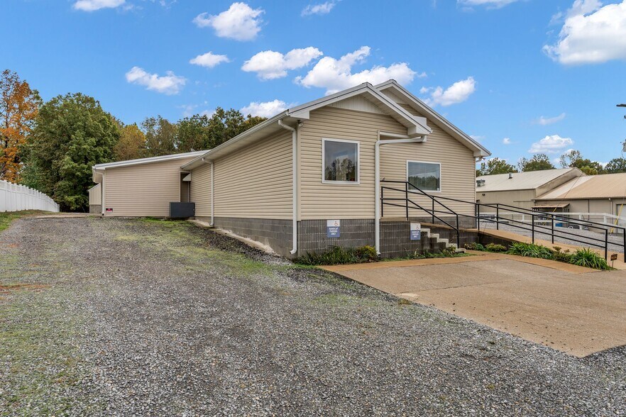 More Photos Of 4842 Highway 100, Lyles Restaurant For Lease