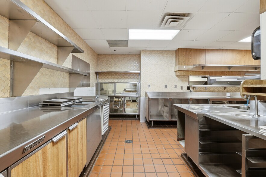 More Photos Of 143 Division St, Stevens Point Restaurant For Sale