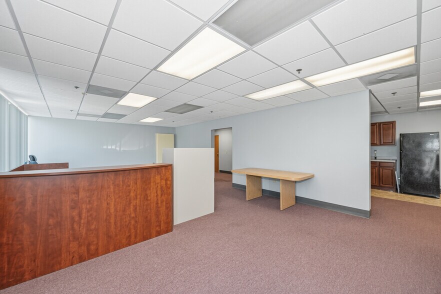 More Photos Of 931 Sweeney Dr, Hagerstown Flex For Lease