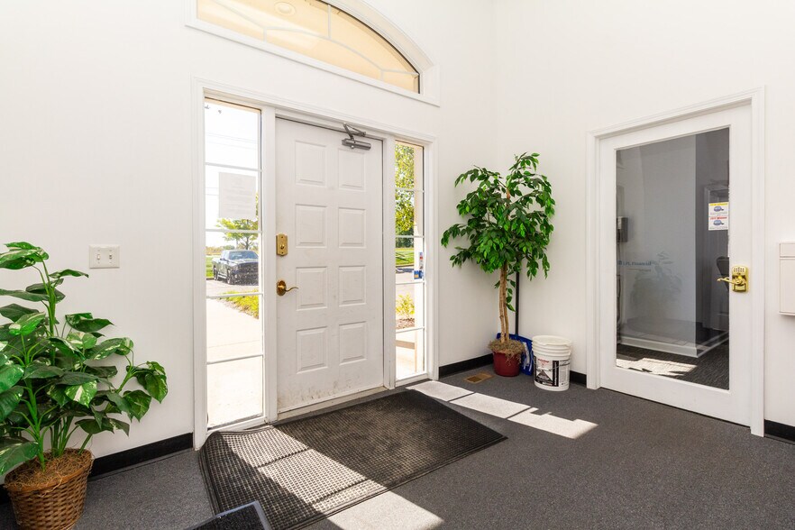 More Photos Of 208 W Highland Rd, Highland Medical For Sale