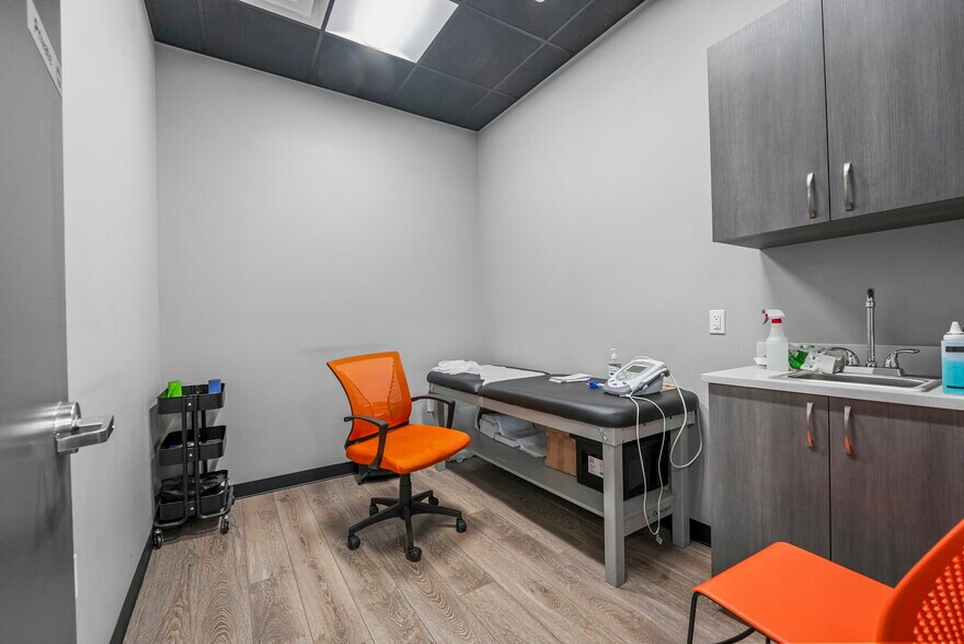 More Photos Of 530-540 Bergen Blvd, Ridgefield Office For Sale