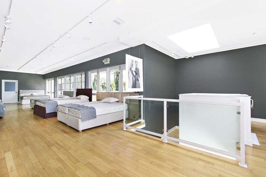 More Photos Of 8825-8827 Beverly Blvd, West Hollywood General Retail For Sale