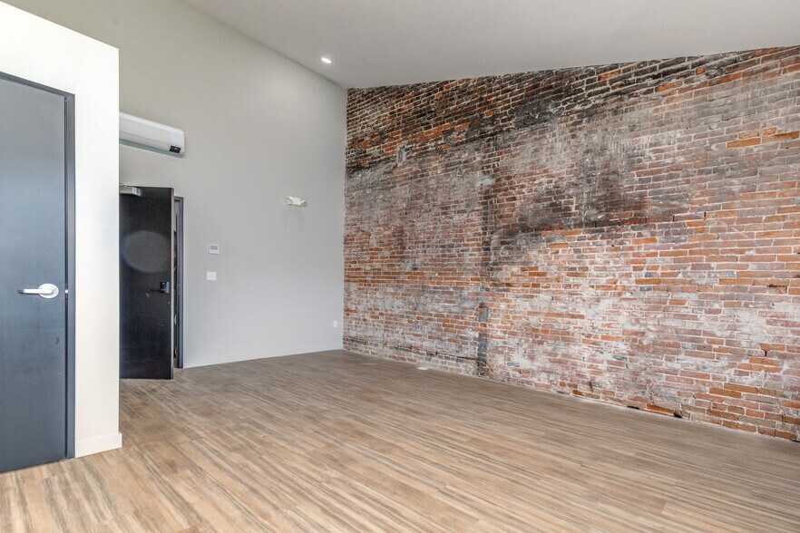 More Photos Of 2704 Locust Blvd, Saint Louis Office For Lease