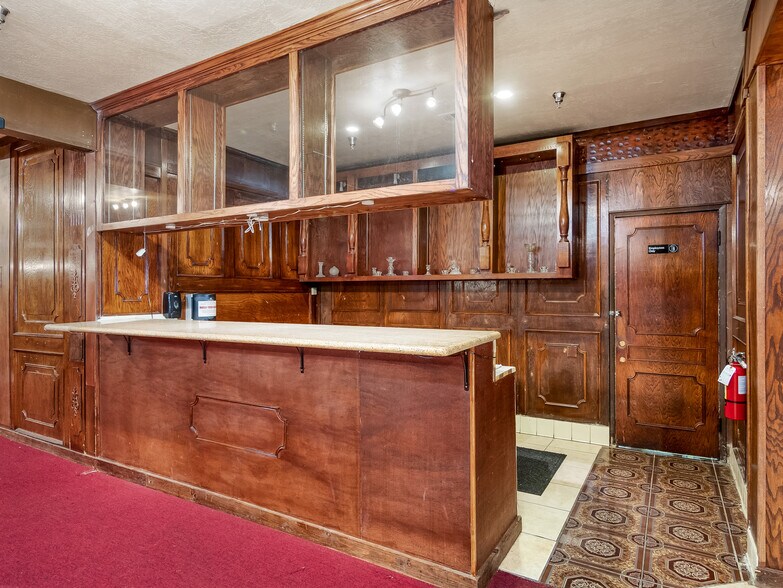 More Photos Of 2814 N Maroa Ave, Fresno General Retail For Sale