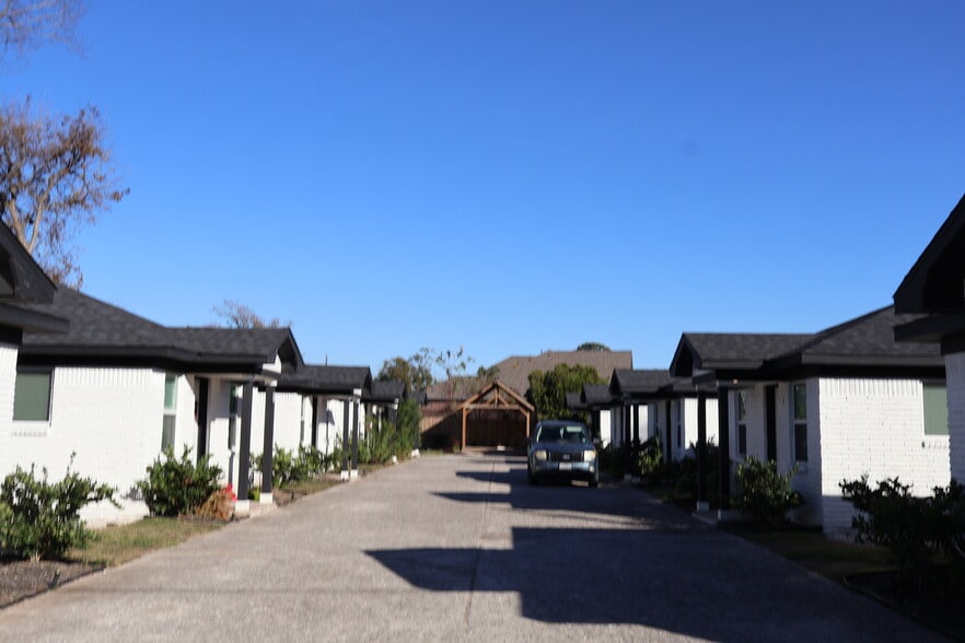 More Photos Of 4116 Linn Street St, Houston Multifamily For Sale