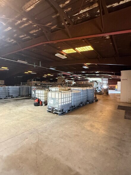 More Photos Of 909 W 70th St, Shreveport Warehouse For Sale