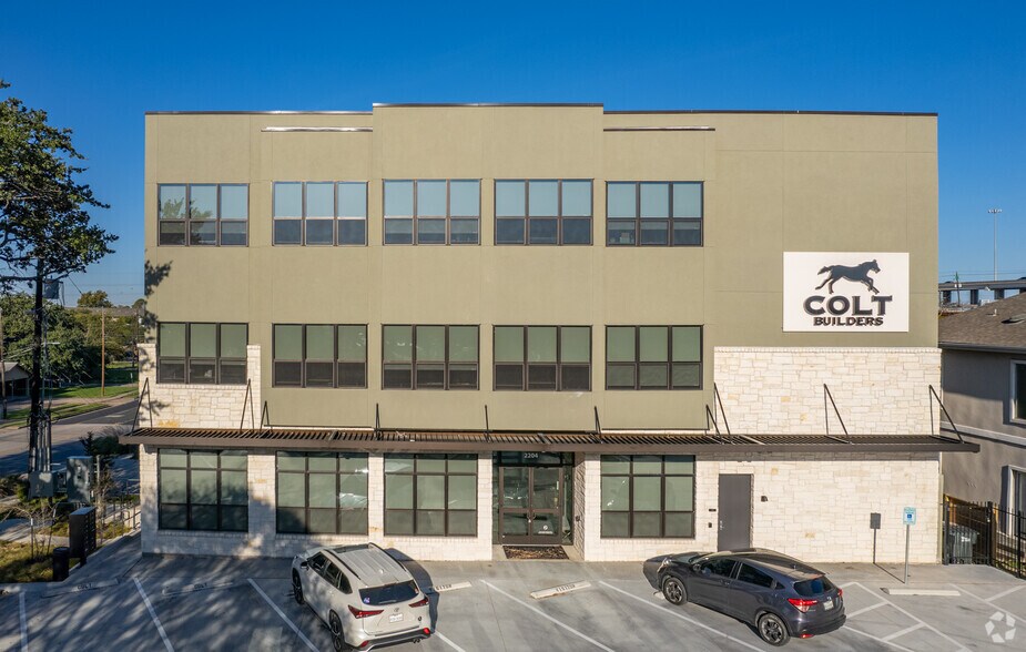 More Photos Of 2204 Western Trails Blvd, Austin Loft Creative Space For Lease