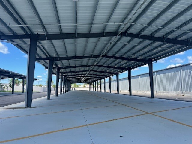 More Photos Of 2750 N Tamiami Trl, North Fort Myers Light Manufacturing For Lease