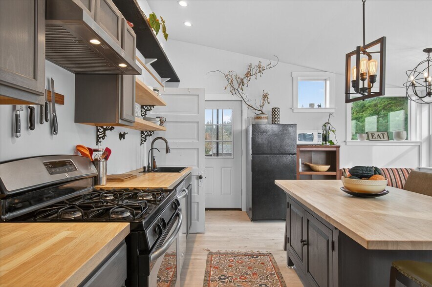 More Photos Of 8 Fairgrounds Rd, Skamokawa Restaurant For Sale