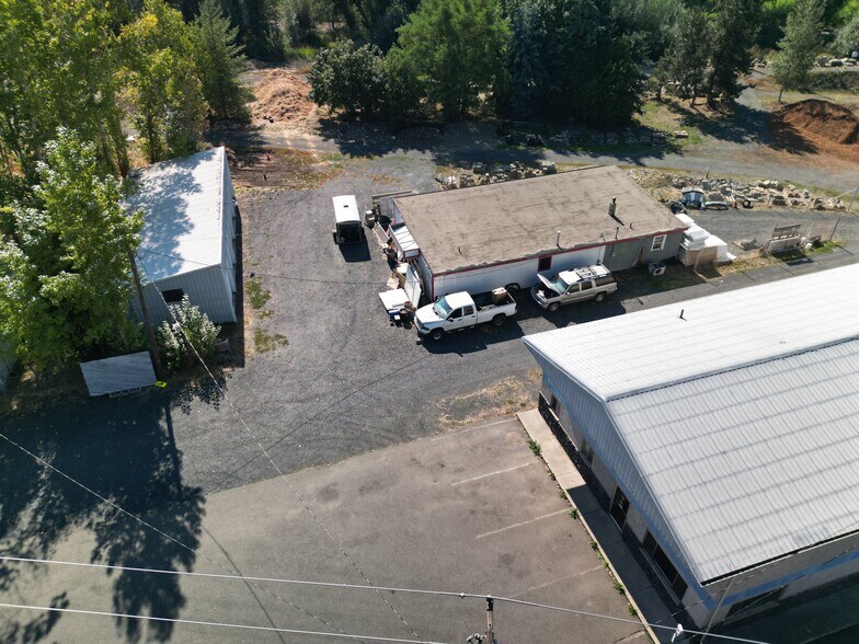 More Photos Of 427 Troy Rd, Moscow Warehouse For Sale