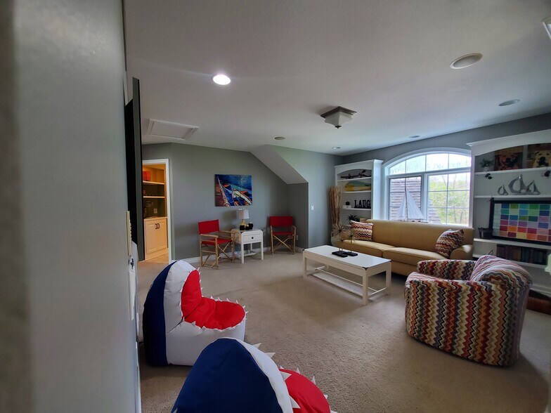 More Photos Of 1250 N 200 W, Angola Office For Sale