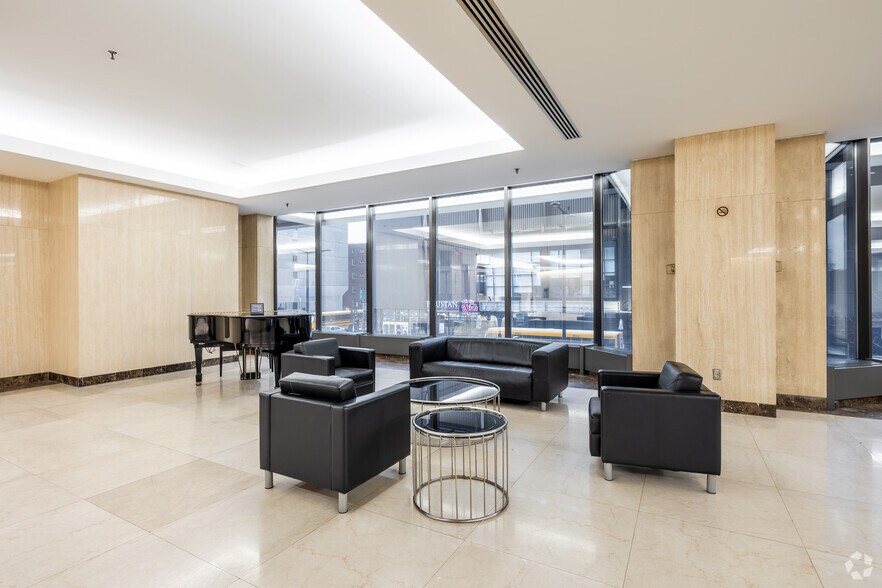 More Photos Of 3400 Boul De Maisonneuve O, Montréal Unknown For Lease