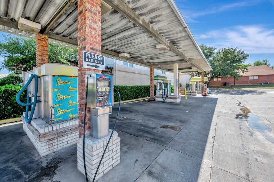 More Photos Of 504 N Euless Main St, Euless Carwash For Sale