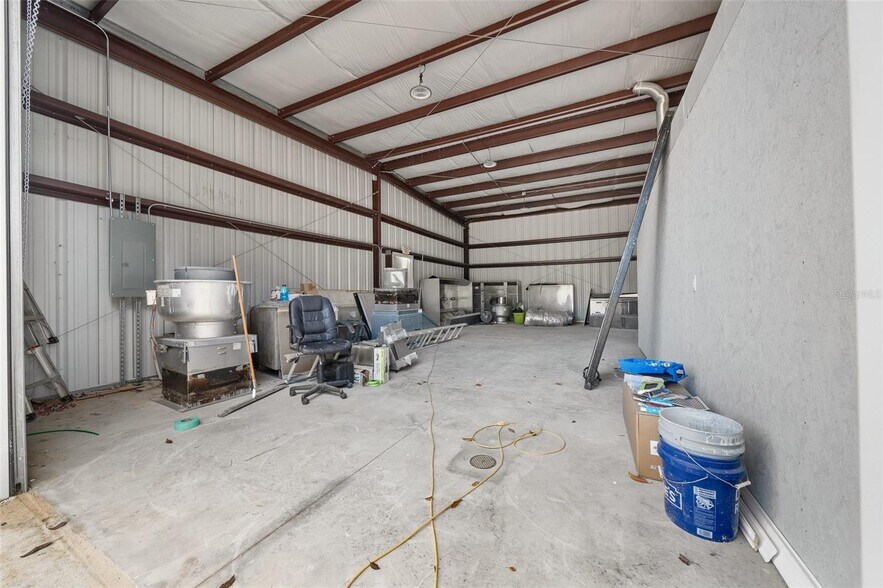 More Photos Of 4820 NE 35th St, Silver Springs Auto Dealership For Sale