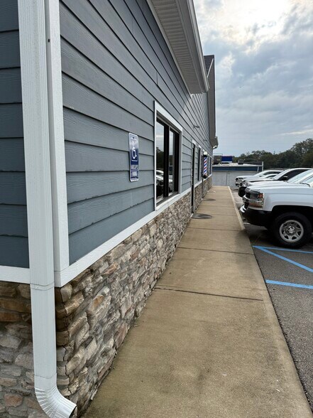More Photos Of 1695 E Main St, Richmond Medical For Lease